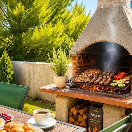 Dalmare-private Bbq Garden